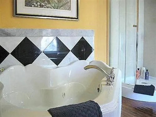 *** Bed & Breakfast A Moment In Time Bed And Breakfast Niagarawatervallen Canada