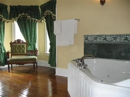 A Moment In Time Bed And Breakfast Niagarawatervallen