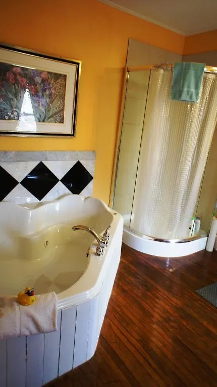 A Moment In Time Bed And Breakfast Niagarawatervallen
